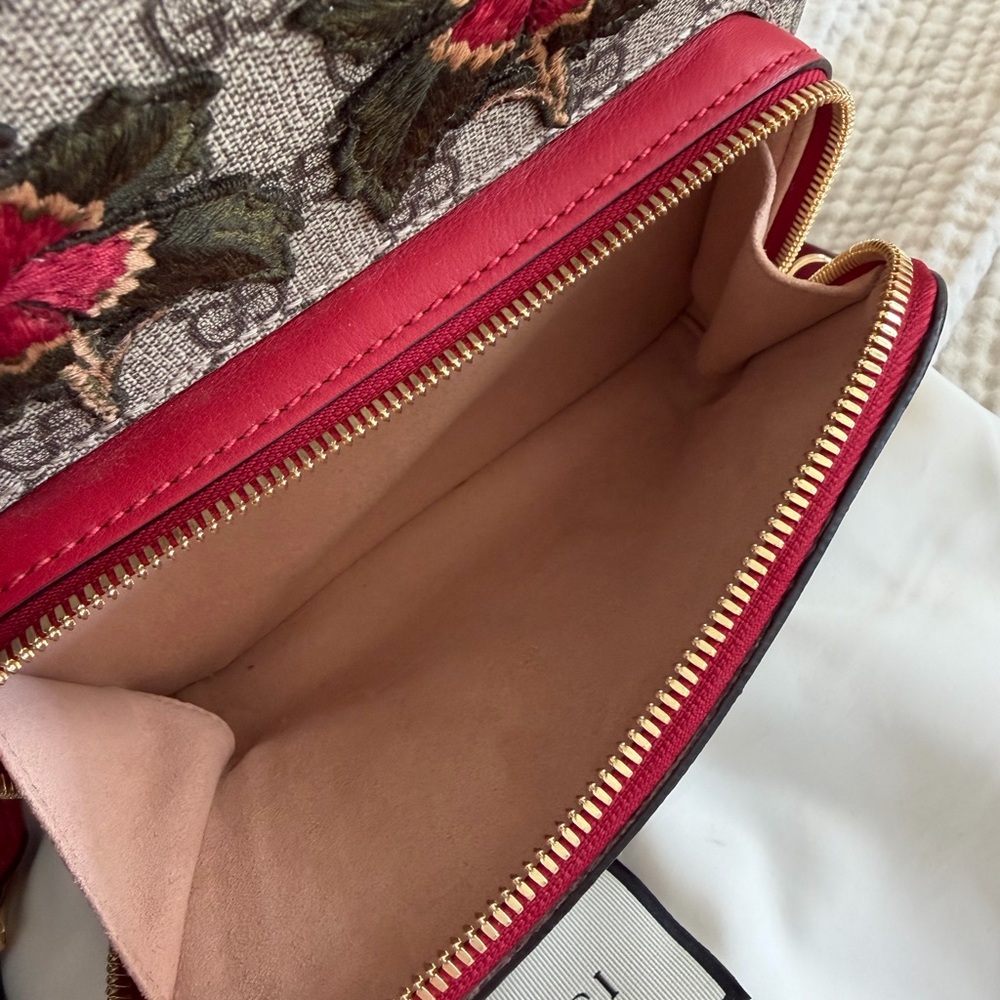 An authentic limited edition Gucci Backpack w/match wallet never used preowned - Picture 3 of 15